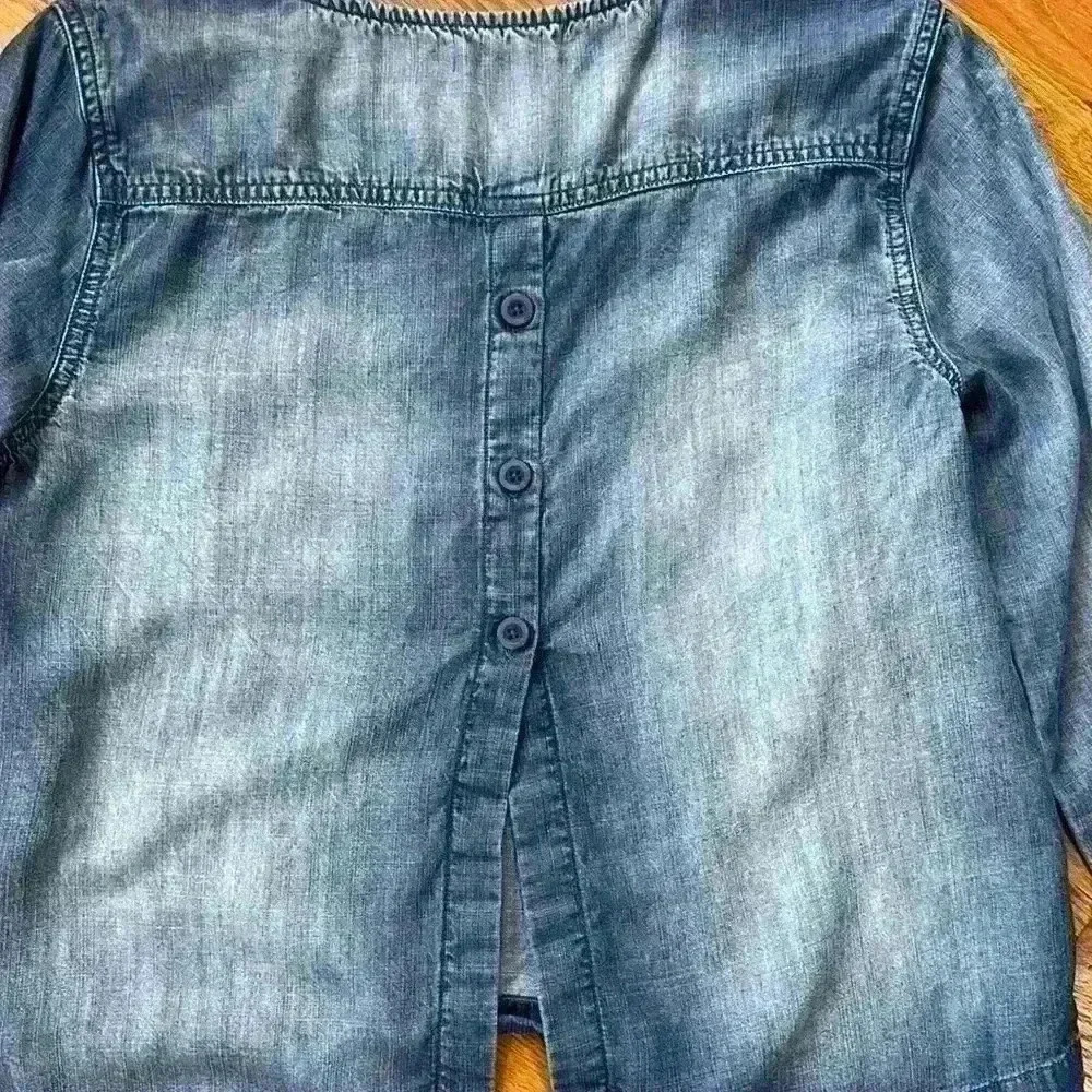 Bella Dahl Chambray/Denim Long Sleeve Crew Neck Blouse Size Medium EUC - Picture 5 of 5